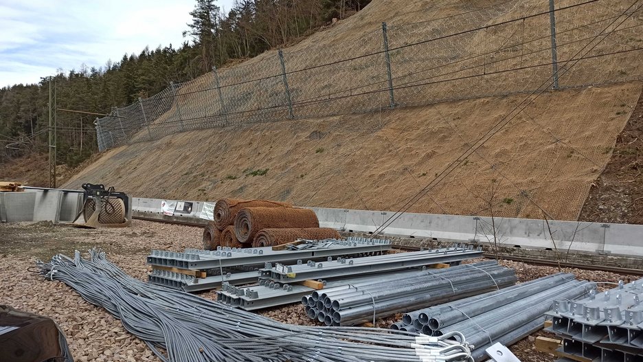 Alpin Geologie: Emergency works along the Fortezza - San Candido railway line between km 36+300 and 36+760 in the municipality of Brunico (BZ).