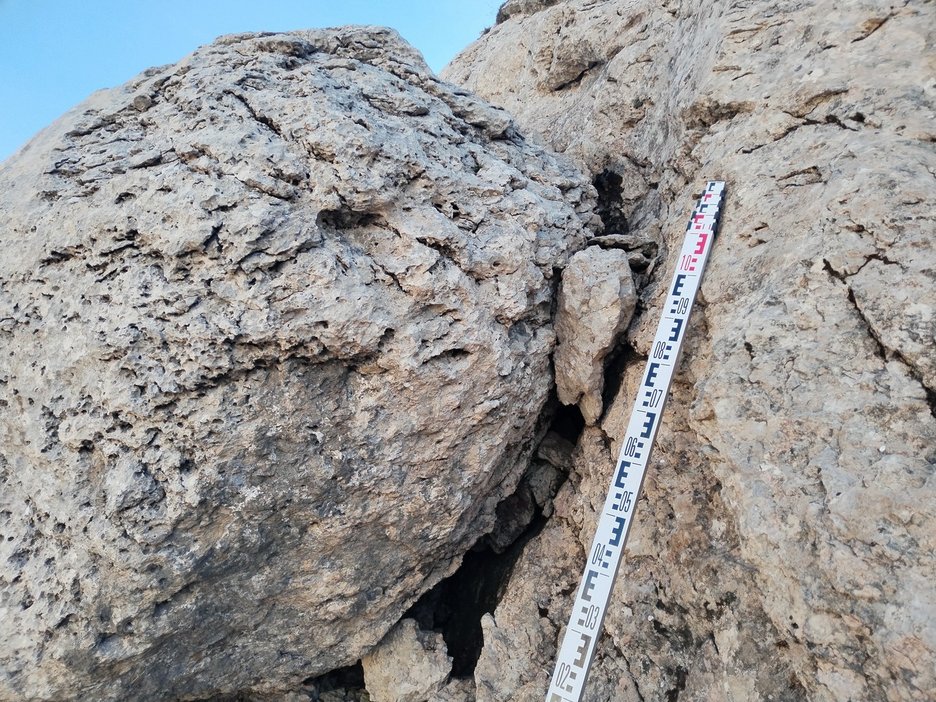 Alpin Geologie: Prüfung der hydrogeologischen Kompatibilität für die Erweiterung eines Beherbergungsbetriebes