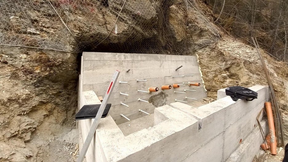 Alpin Geologie: Bau einer Hängebrücke im Bereich Fallerbach-Patsch
