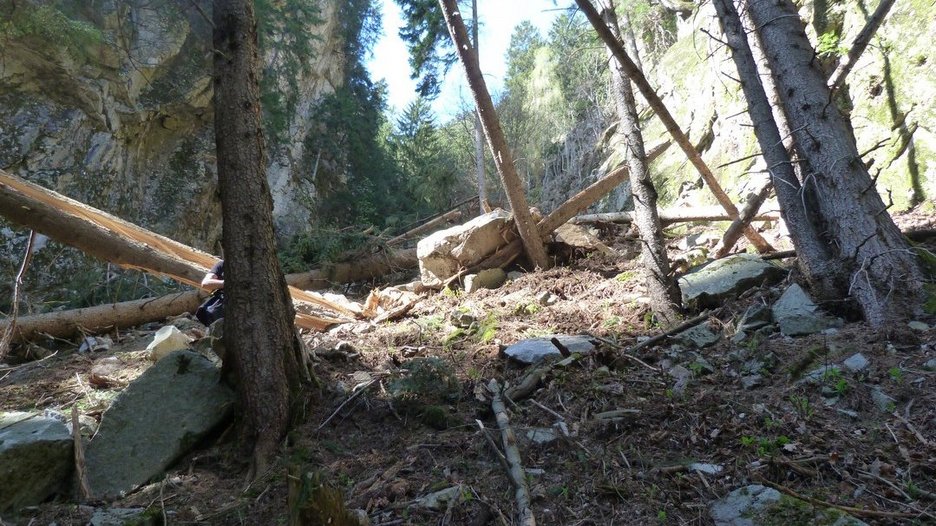 Alpin Geologie: Assistenza geologica per la realizzazione delle strutture di sicurezza presso la sorgente «Hochspeicher» Mittewald» – Flaggertal