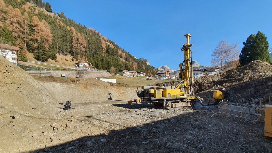 Alpin Geologie: Posa in opera di sonde geotermiche 