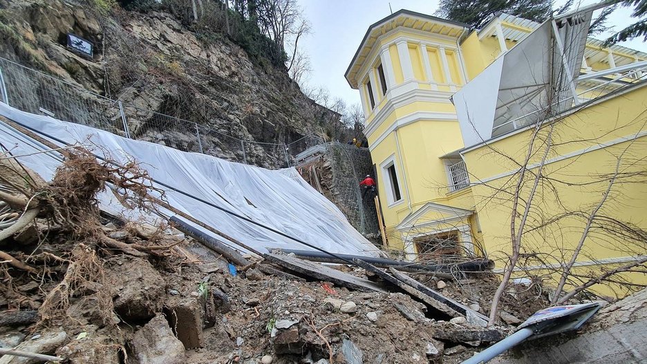 Alpin Geologie: Erdrutsch beim Wohnhaus "Gilf Villa Sophie" bei der "Winterpromenade" in der Gemeinde Meran