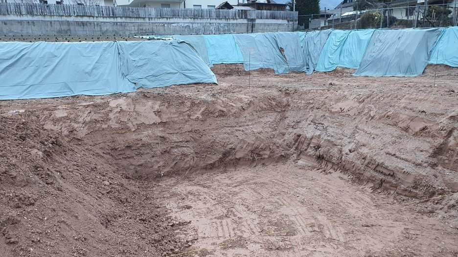 Alpin Geologie: Bebauung einer neuen Wohnbauzone mit 5 Wohngebäuden