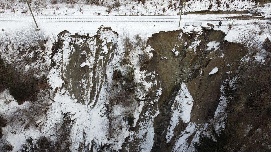 Alpin Geologie: Emergency works along the Fortezza - San Candido railway line between km 36+300 and 36+760 in the municipality of Brunico (BZ).