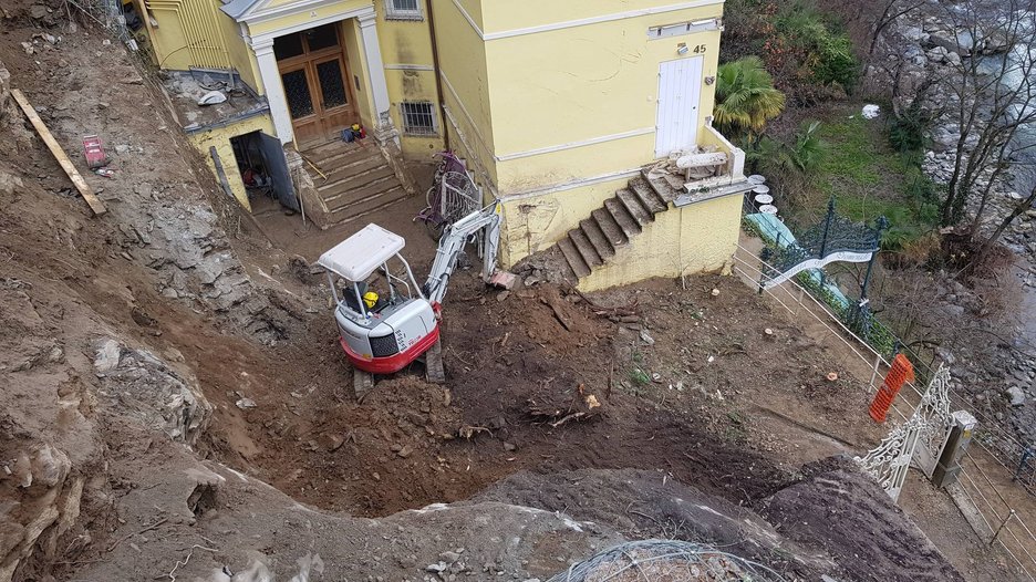 Alpin Geologie: Erdrutsch beim Wohnhaus "Gilf Villa Sophie" bei der "Winterpromenade" in der Gemeinde Meran