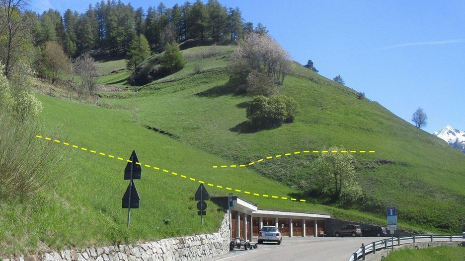 Alpin Geologie: Misure di protezione da caduta massi presso la fermata dell'autobus a Planol