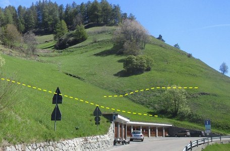 Misure di protezione da caduta massi presso la fermata dell'autobus a Planol