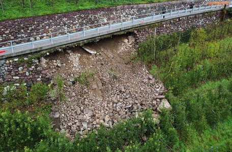 Restoration of a municipal road as a result after a landslide