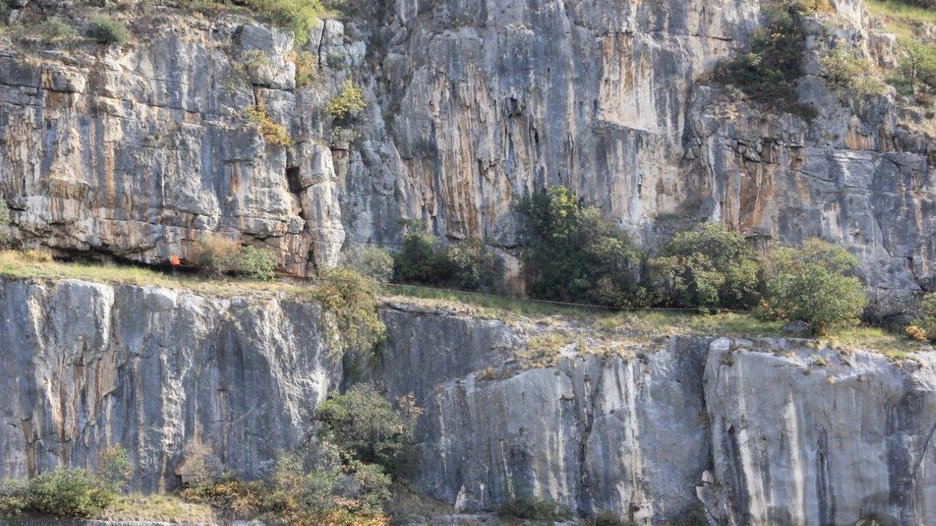 Alpin Geologie: Lavori urgenti di mitigazione del rischio idrogeologico lungo il vecchio sedime della linea Verona - Brennero in località Ceraino in Comune di Dolcè (VR) - Fase I e II