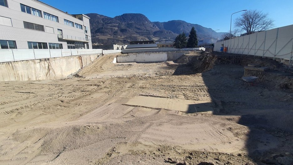 Alpin Geologie: Neubau eines Schulkomplexes