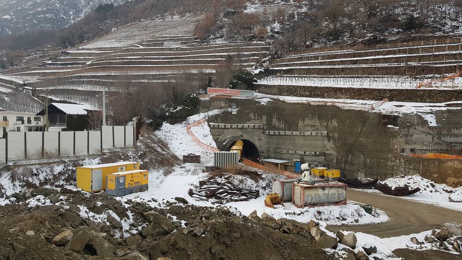 Alpin Geologie: Construction of the Castelbello and Colsano SS38 Stelvio bypass between km 176.50 and km 179.40 approx.