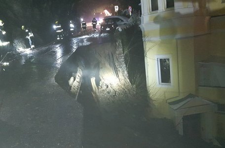 Smottamento in prossimità del condominio "Gilf Villa Sophie" e della "Passeggiata d'Inverno" nel comune di Merano