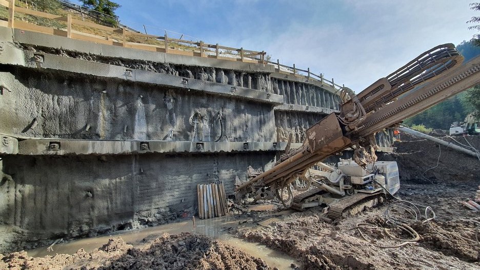 Alpin Geologie: Demolition and reconstruction of a residential building