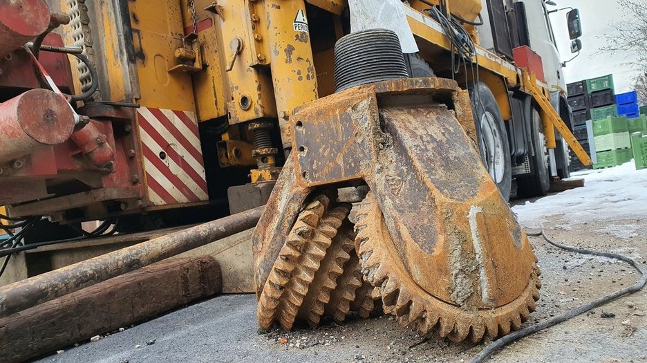 Alpin Geologie: Tiefbrunnen - Wasserableitung für Industriezwecke