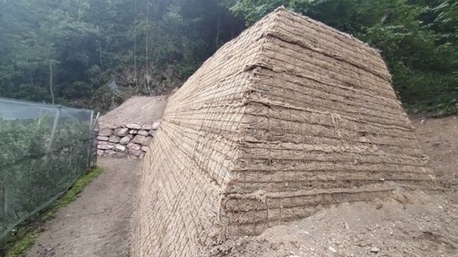 Alpin Geologie: Planung und Bauleitung von Schutzmaßnahmen entlang der Prissianerstraße