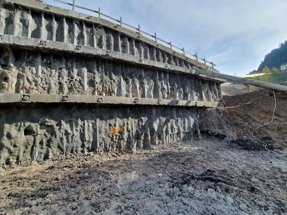 Alpin Geologie: Demolition and reconstruction of a residential building