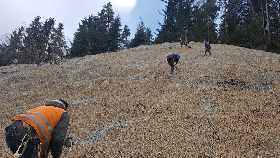 Alpin Geologie: Interventi di somma urgenza lungo la linea ferroviaria Fortezza - San Candido nella tratta compresa tra le progressive chilometriche 36+300 e 36+760 nel Comune di Brunico (BZ)