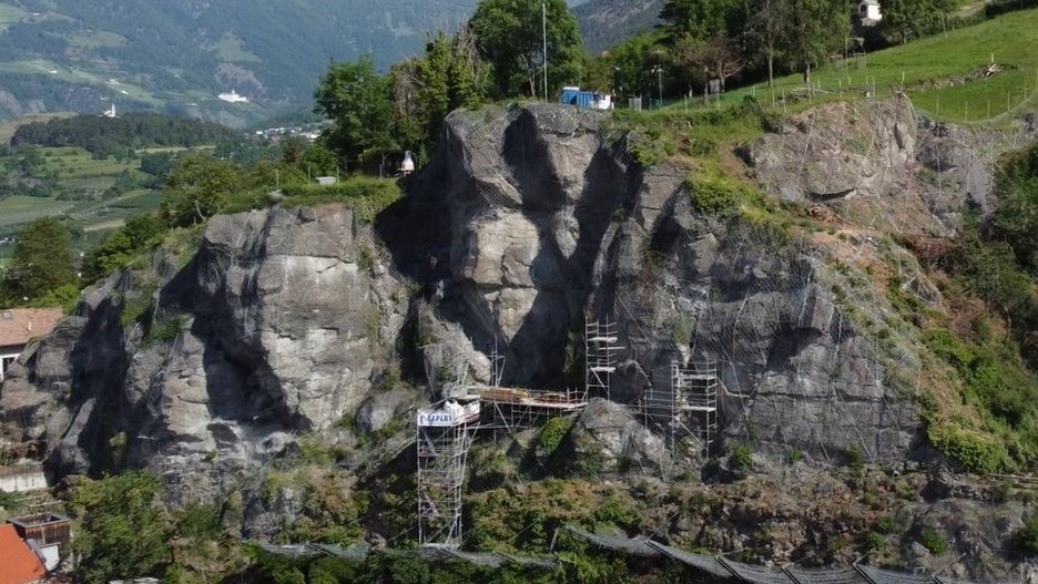 Alpin Geologie: Planung und Bauleitung der Schutzmaßnahmen Schluderns-Kalvarienberg