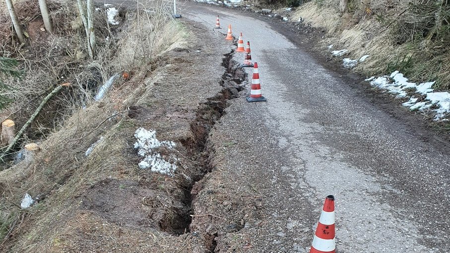 Alpin Geologie: Maßnahmen höchster Dringlichkeit und geologische Bauleitung der Arbeiten zur Wiederherstellung