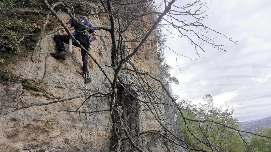 Alpin Geologie: Arbeiten zur Verbesserung der Streckenführung der S.S.205 'Amerina' durch Korrektur der Kurven bei Km 47+530 und Km 47+850 - Vorschlag für eine Variante - Knotenpunkt 2