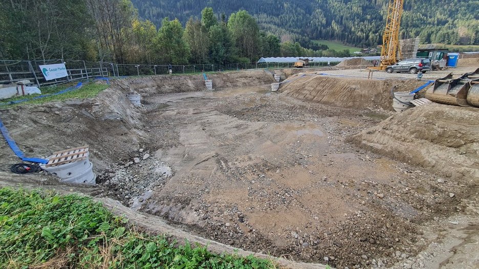 Alpin Geologie: Grundwasserabsenkung für eine Baugrube