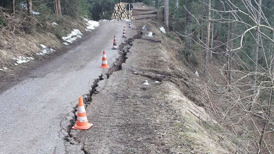 Alpin Geologie: Maßnahmen höchster Dringlichkeit und geologische Bauleitung der Arbeiten zur Wiederherstellung