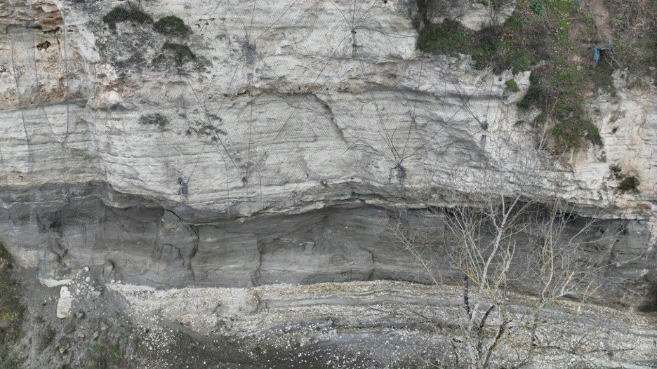 Alpin Geologie: Arbeiten zur Verbesserung der Streckenführung der S.S.205 'Amerina' durch Korrektur der Kurven bei Km 47+530 und Km 47+850 - Vorschlag für eine Variante - Knotenpunkt 2