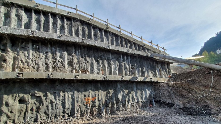 Alpin Geologie: Abbruch und Wiederaufbau eines Wohngebäudes