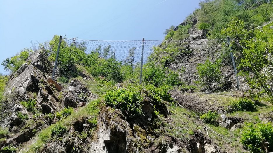 Alpin Geologie: Emergency operations (storm 2019) along the rural road (91.4) of the Pfossental valley