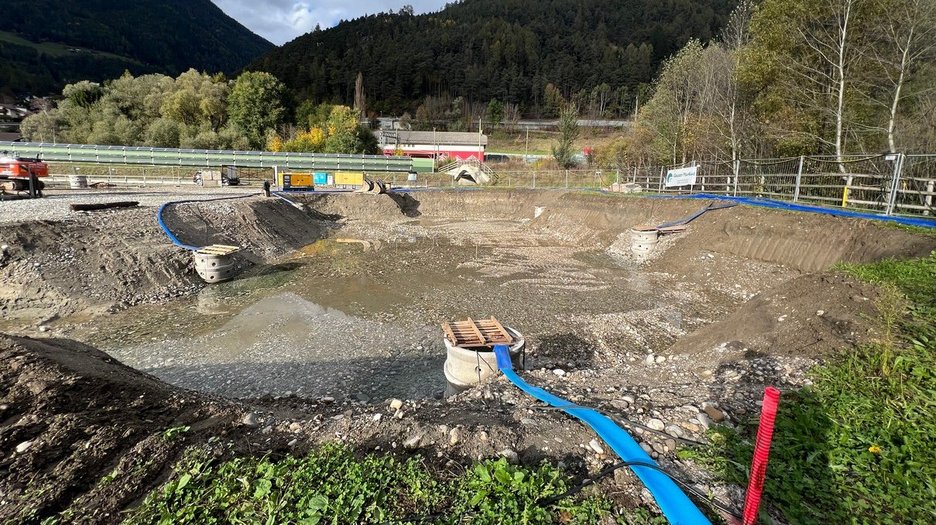 Alpin Geologie: Grundwasserabsenkung für eine Baugrube